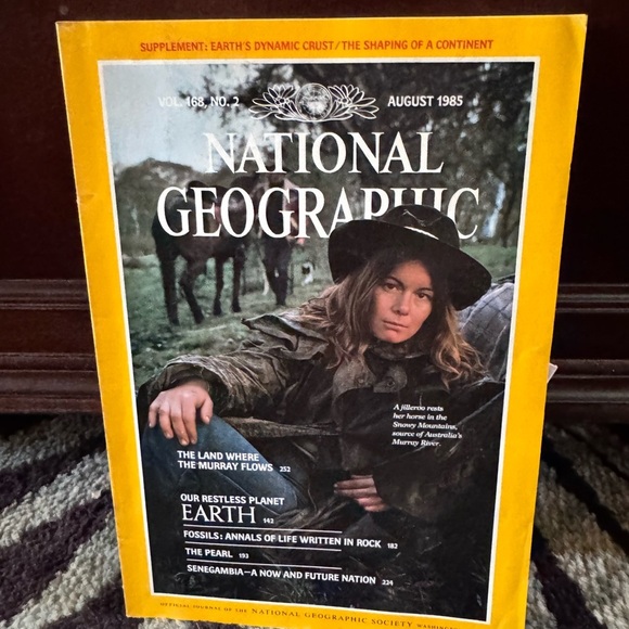 National Geographic: Complete 1985 Issues with Maps - Picture 9 of 13